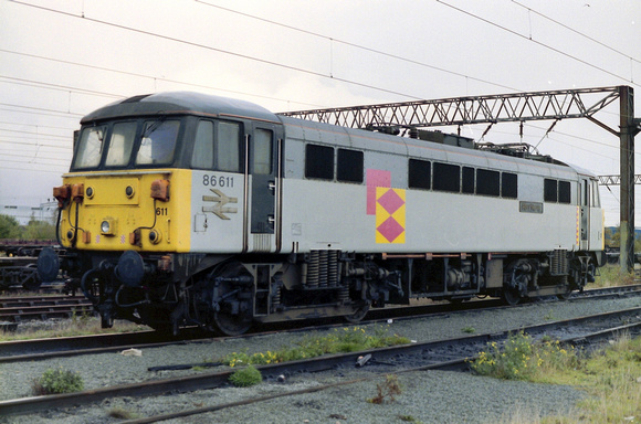 86611 in Railfreight Distribution livery at Garston Speke Terminal,