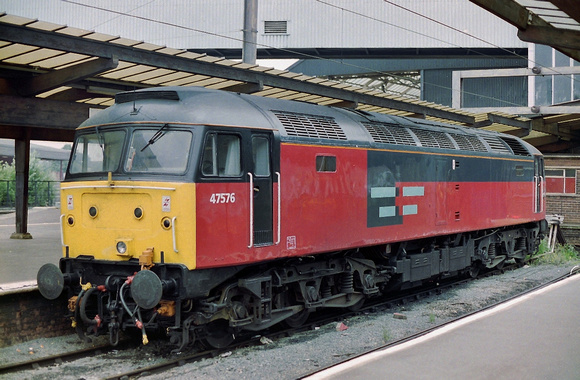 47576 in Rail Express Systems (RES) livery at Preston Station.