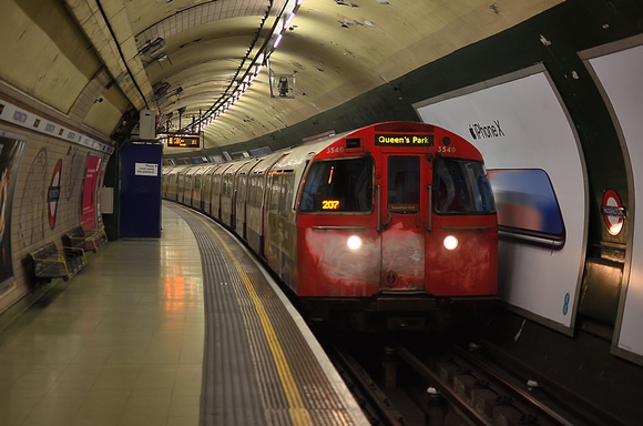 3540 arrives into Paddington with a Bakerloo Line service to Queen's Park.