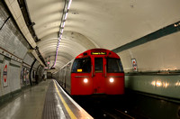 3559 leads a Bakerloo Line service to Queen's Park into Kilburn Park.