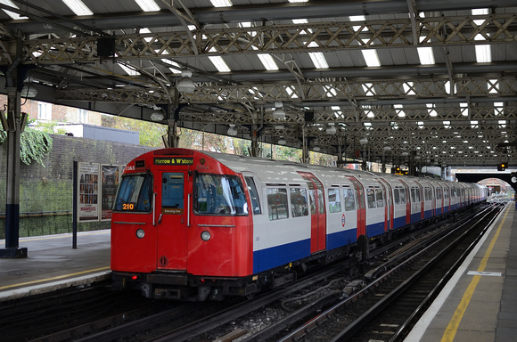 3563 tails a Bakerloo Line service at Queen's Park to Elephant & Castle.