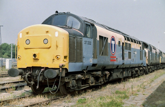 37232 in Transrail Dutch livery is seen at Wigan Springs Branch Component Distribution Centre. Over the coming weeks it would be stripped of all serviceable parts.