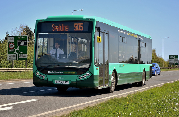 YJ57 EHX | Norfolk Green 25126 on the A17 at Gedney.