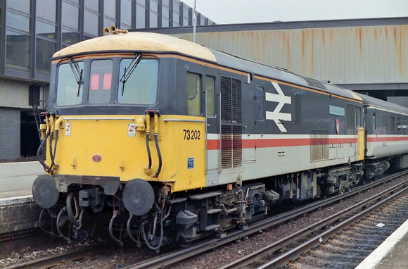 73202 in Intercity Mainline livery at Gatwick Airport.